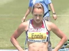 Η Emily Willis Προετοιμάζει τον πρωκτό της με ένα βύσμα ή 2