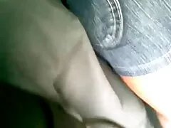Τα Nubile αναχώματα εξερευνούν τις αισθήσεις τους και τις υγρές κοιλότητες τους