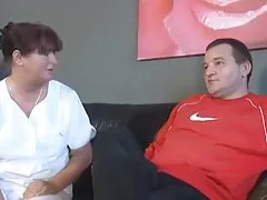 Η στρογγυλή Λατίνα δείχνει πόσο ευέλικτη είναι