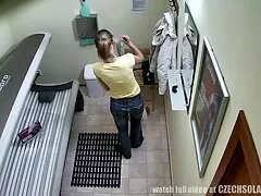 Η μεγαλόστομη ξανθιά Μπρούκλιν Μπλου γάμησε και ρούφηξε στη μέση του ραντεβού της γιατρού