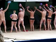 Το Blonde MILF κυκλοφορεί για το Fresh Meat