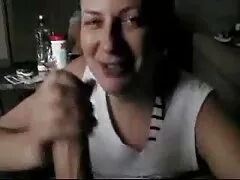Μόλις νόμιμα η Χόλι Μακ περιπλανήθηκε από έναν τύπο με κουστούμι κουνελιού.