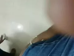 Η αναιδή θετή αδελφή σας απογοητεύει μπροστά στον πατριό σας